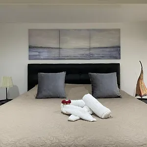 Apartment Duplex Situe A 2min De La Gare Du Nord